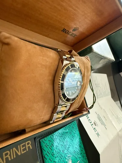 Rolex Submariner Date 16613 – two-tone case and Oyster bracelet