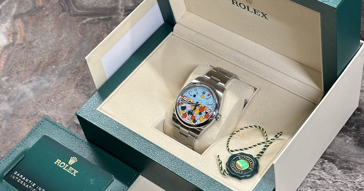 Rolex Oyster Perpetual 41 Celebration 124300 in its box with the guarantee card and the green seal